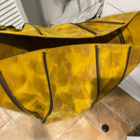 Donald J. Pliner yellow cowhide shoulders bag - Picture 4 of 11